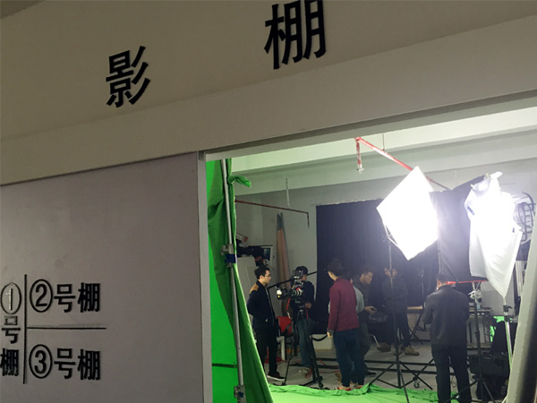 我们是深圳摄影公司中最亮眼的蓝马甲,为您提供专业的深圳宣传片拍摄服务