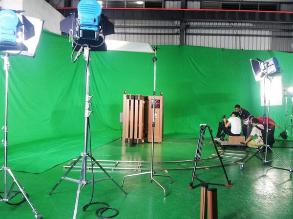 企业要做深圳形象片拍摄,蓝马甲一直为您服务,我们拥有十多年影视制作经验的资深广告策划人、创作精英和顶尖的摄制队伍组成