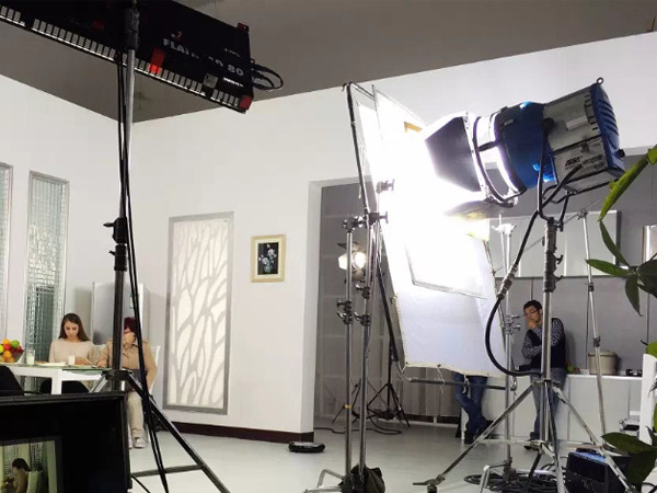 深圳商业摄影就找视觉制造蓝马甲，公司总部坐落于美丽的深圳南山，办公面积500平，满足各类产品和企业的深圳广告片拍摄需求。